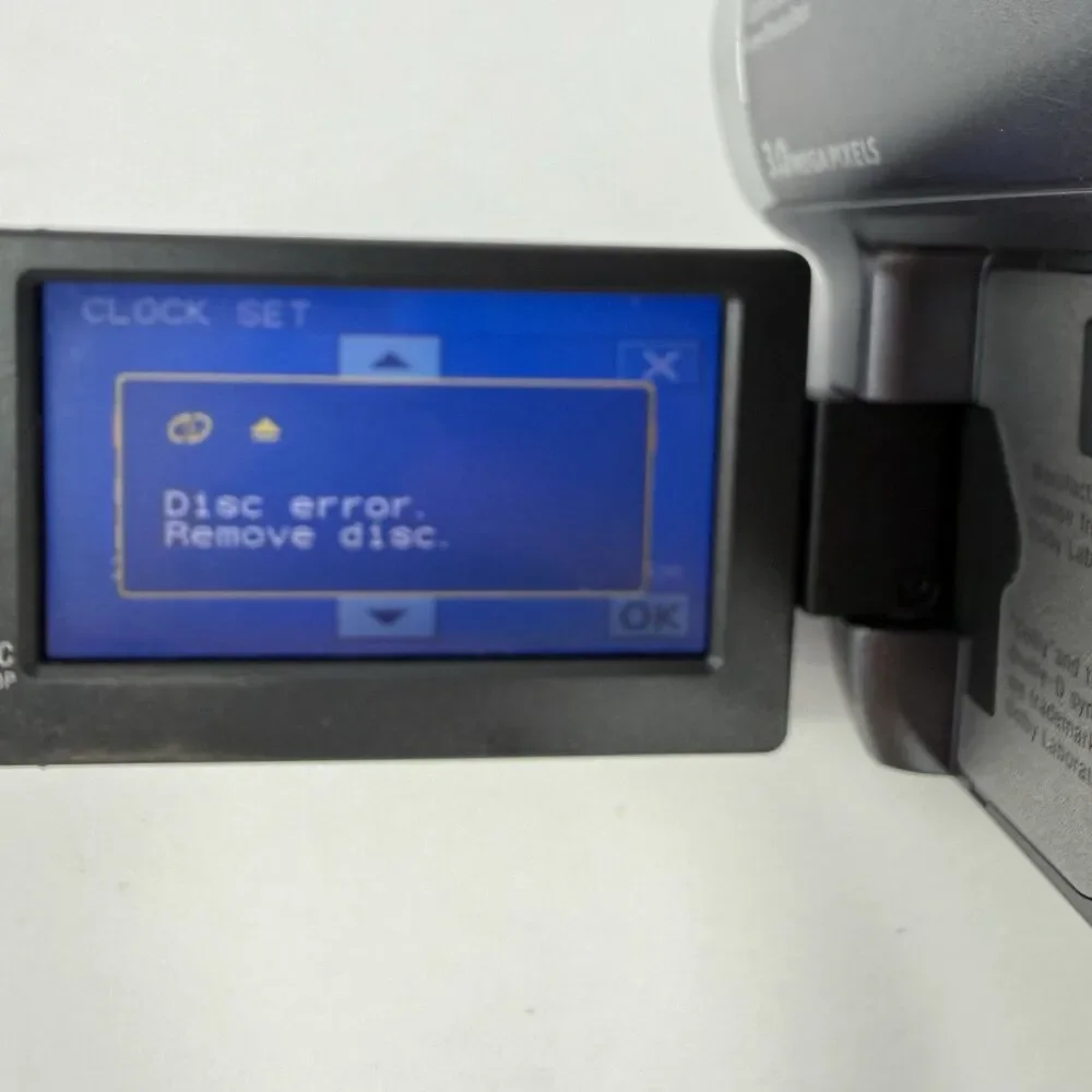 Sony Handycam DCR-DVD403 Video Camera Camcorder 120x Zoom Charger & Batteries